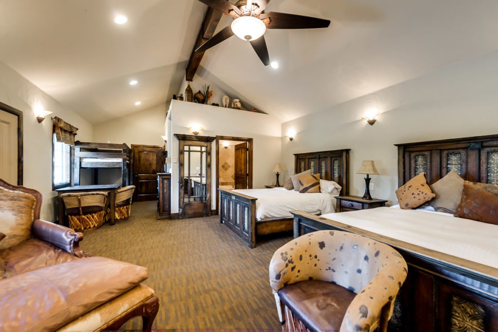 Premium 2 Queen Cabin
